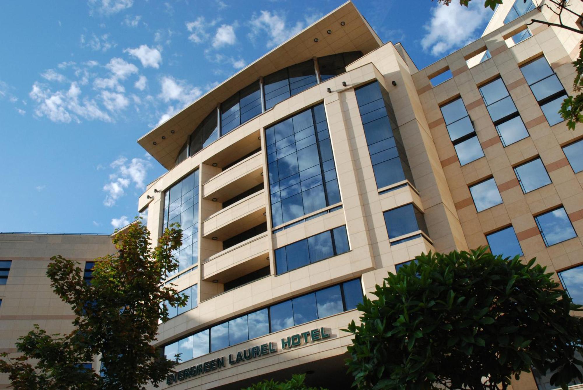 Evergreen Laurel Hotel Levallois-Perret Exterior photo